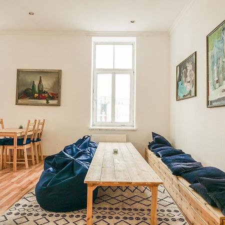 Cinnamon Sally Backpackers Hostel Рига Экстерьер фото