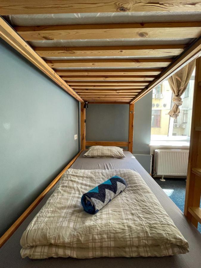 Cinnamon Sally Backpackers Hostel Рига Экстерьер фото