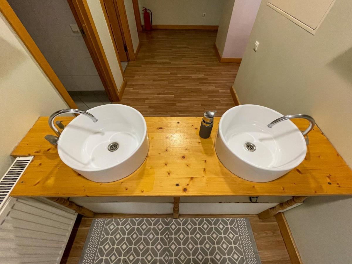 Cinnamon Sally Backpackers Hostel Рига Экстерьер фото