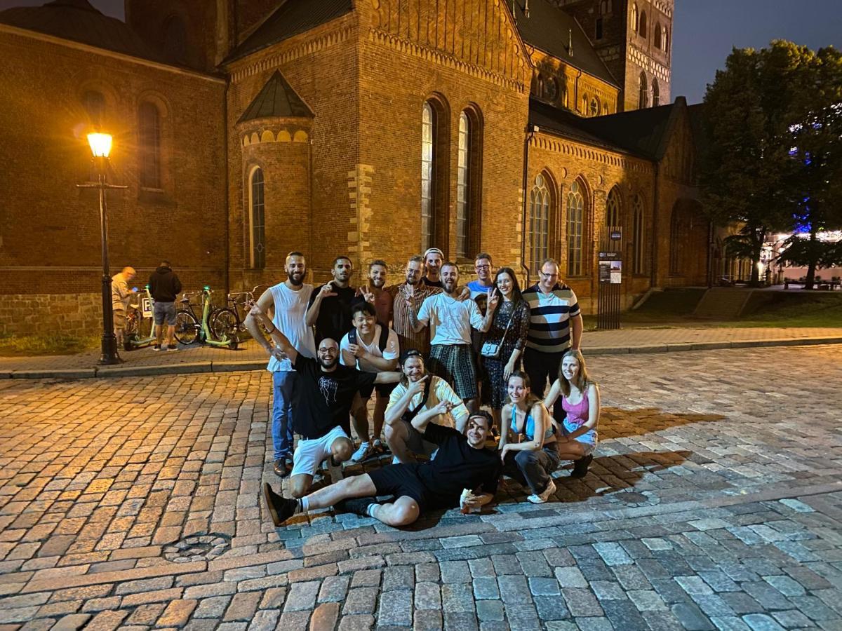 Cinnamon Sally Backpackers Hostel Рига Экстерьер фото