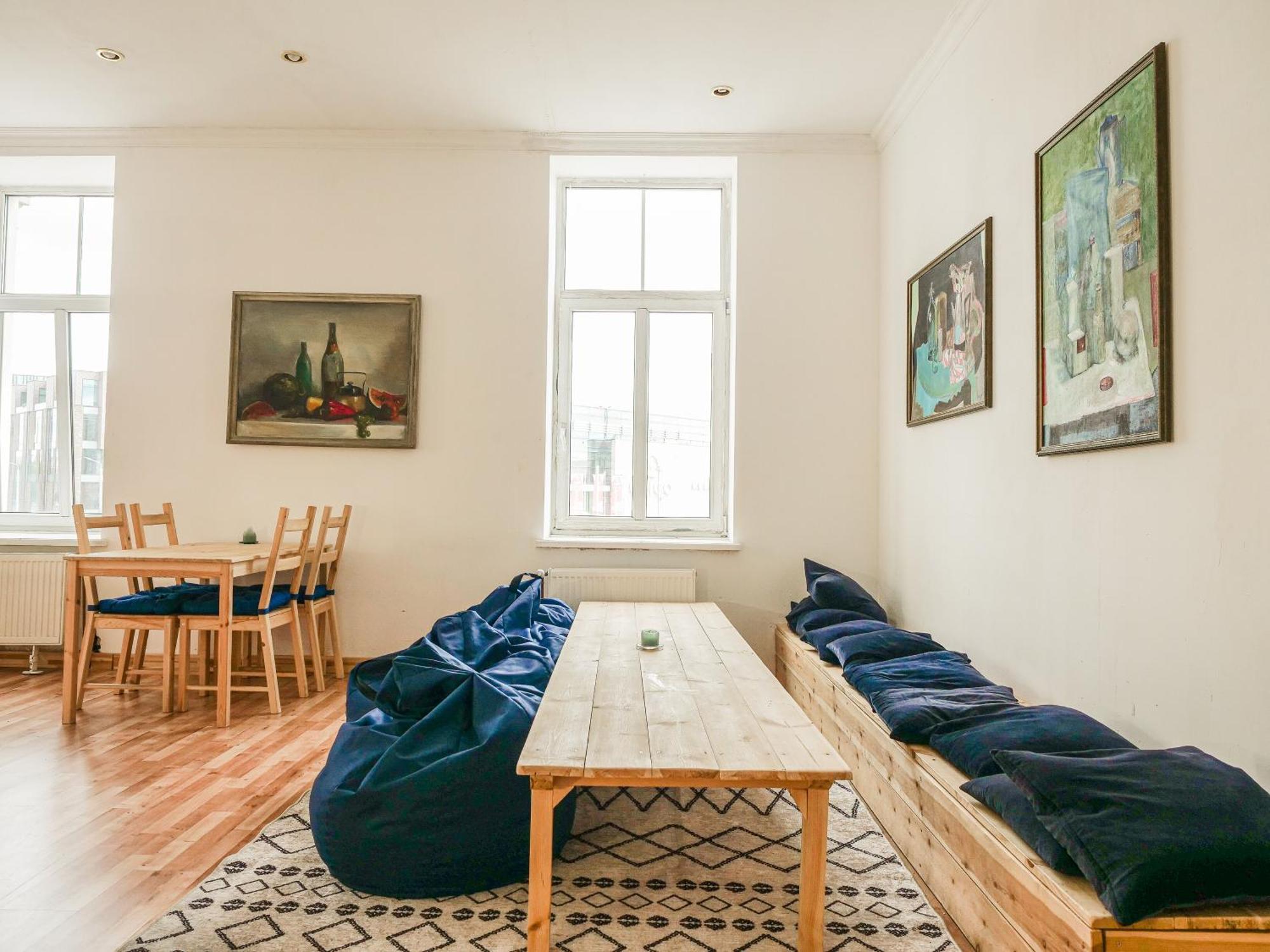 Cinnamon Sally Backpackers Hostel Рига Экстерьер фото