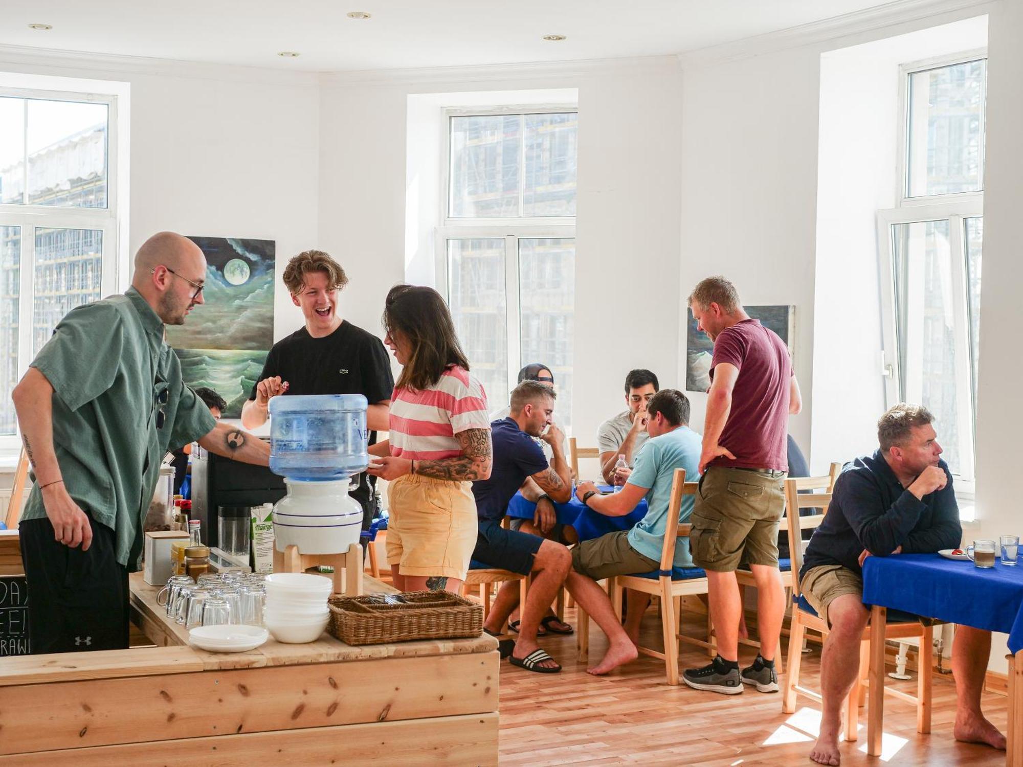 Cinnamon Sally Backpackers Hostel Рига Экстерьер фото