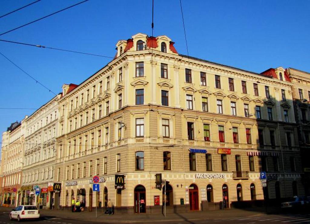 Cinnamon Sally Backpackers Hostel Рига Экстерьер фото